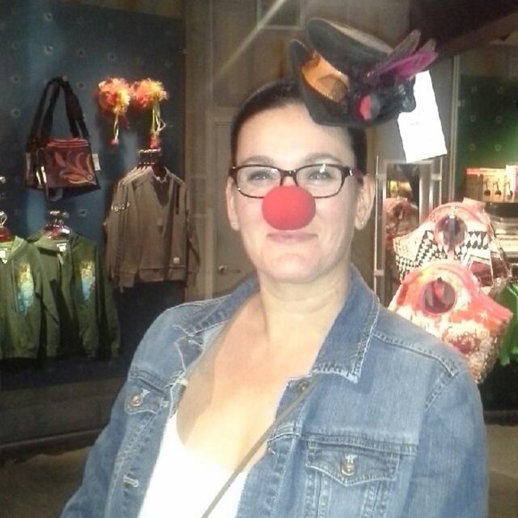 Meet your Poshers- Bard & Cat - Picture 9 of 10